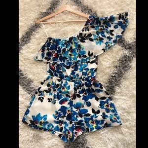 L&T One sleeve Romper